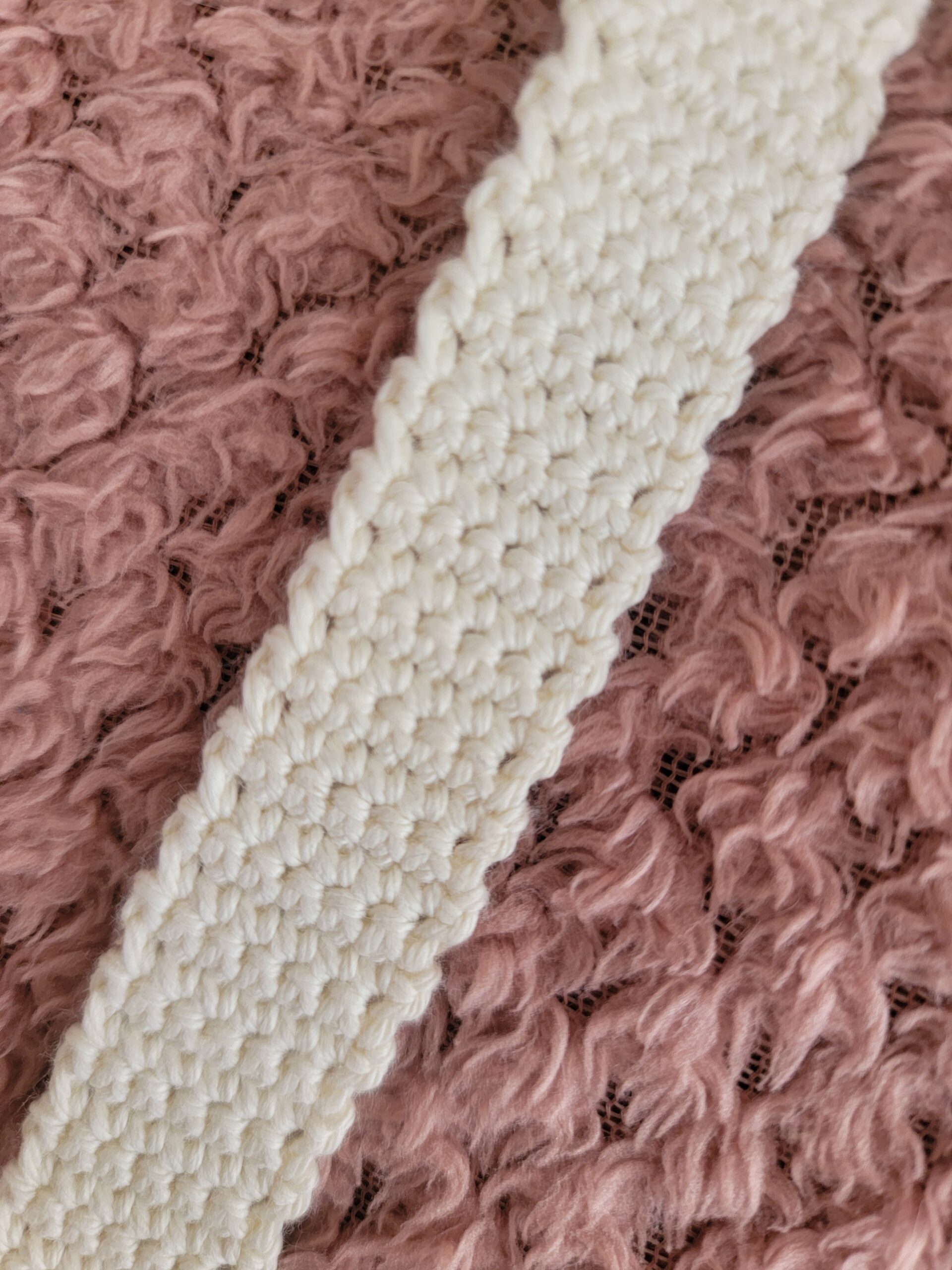 Attache-tétine bébé au crochet avec nœud – Clip cœur en bois – Image 6