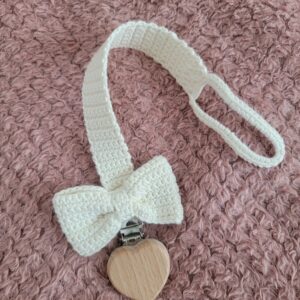 Attache-tétine bébé au crochet avec nœud et clip cœur en bois Fée de Douceur